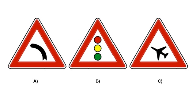 Vyberte dopravní značku, která řidiče upozorňuje na místo, kde je provoz na pozemní komunikaci řízen světelnými signály, které by řidič jinak neočekával, nebo které nejsou s ohledem na místní podmínky viditelné z dostatečné vzdálenosti.